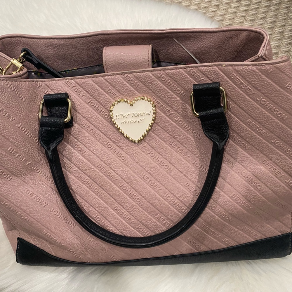 Betsy Johnson Mauve and black heart purse - Picture 1 of 9